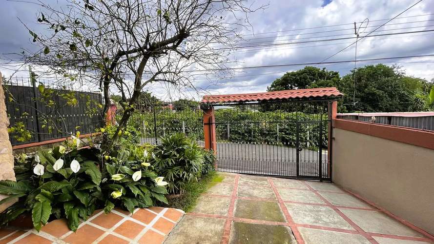 ENCANTADORA CASA EN VENTA EN GRECIA, ALAJUELA