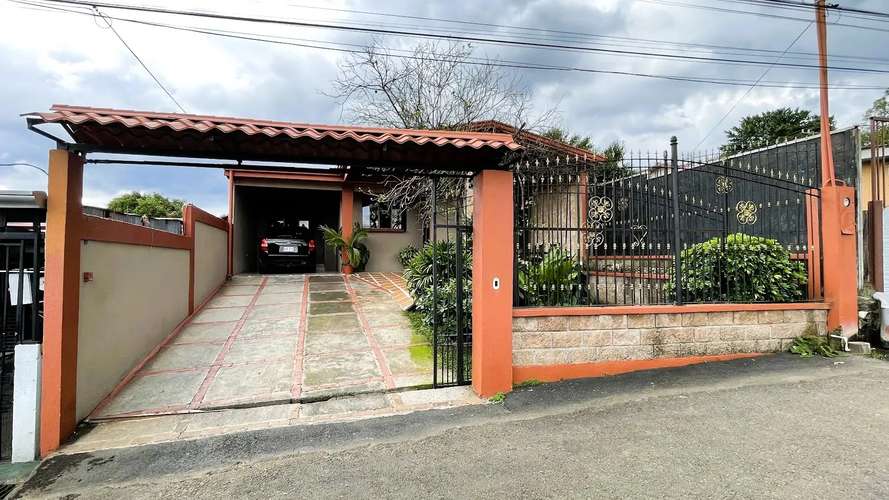 ENCANTADORA CASA EN VENTA EN GRECIA, ALAJUELA