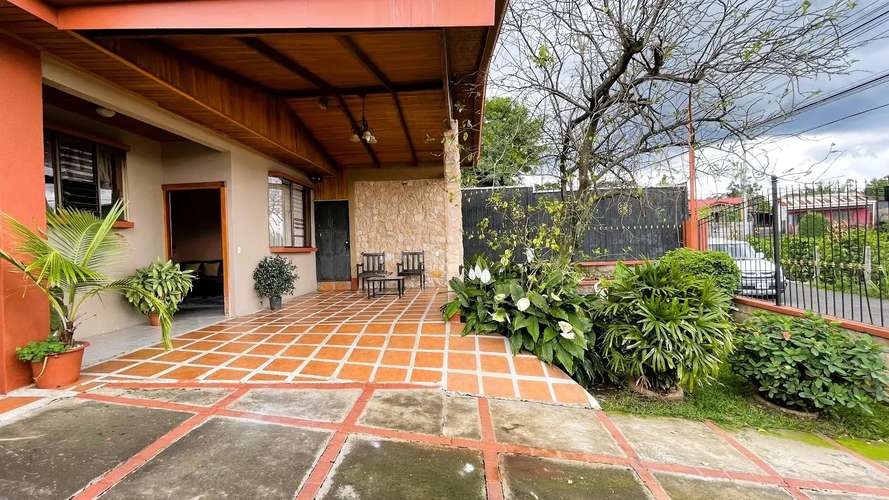 ENCANTADORA CASA EN VENTA EN GRECIA, ALAJUELA