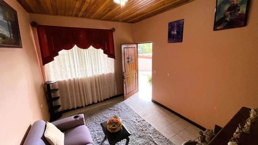 ENCANTADORA CASA EN VENTA EN GRECIA, ALAJUELA