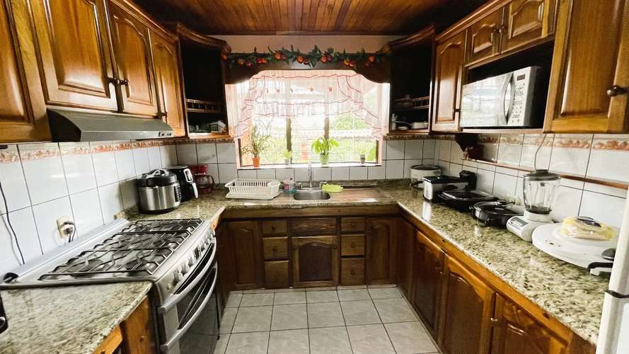 ENCANTADORA CASA EN VENTA EN GRECIA, ALAJUELA