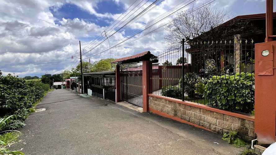 ENCANTADORA CASA EN VENTA EN GRECIA, ALAJUELA