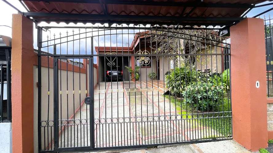 ENCANTADORA CASA EN VENTA EN GRECIA, ALAJUELA