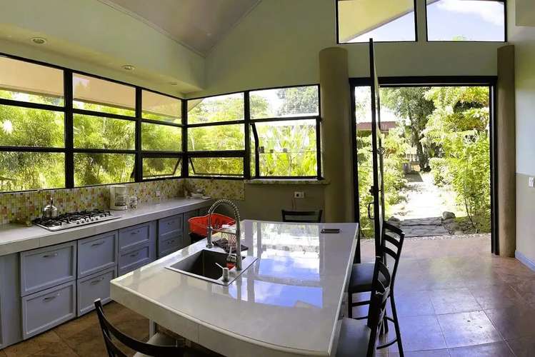 HERMOSA CASA EN VENTA EN VALLE AZUL – CERCA DE LA FORTUNA, COSTA RICA - Imagen 15