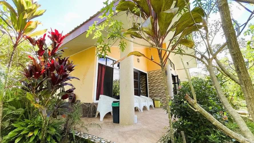 HERMOSA CASA EN VENTA EN VALLE AZUL – CERCA DE LA FORTUNA, COSTA RICA - Imagen 6