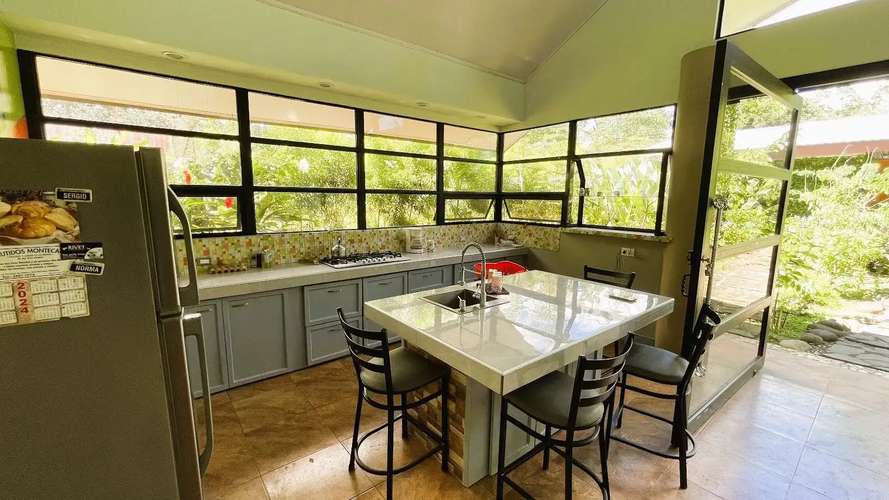 HERMOSA CASA EN VENTA EN VALLE AZUL – CERCA DE LA FORTUNA, COSTA RICA - Imagen 16