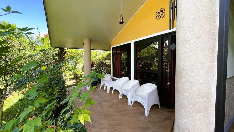 HERMOSA CASA EN VENTA EN VALLE AZUL – CERCA DE LA FORTUNA, COSTA RICA - Imagen 9