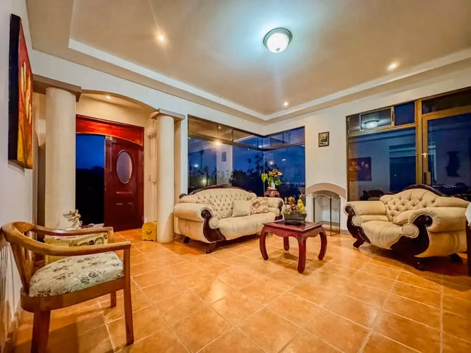 Encantadora casa de 3 dormitorios con vistas a la montaña en Grecia, Alajuela - Imagen 3