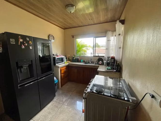 Moderna casa de 2.5 habitaciones en Grecia, Alajuela - Ideal para familias - Imagen 3