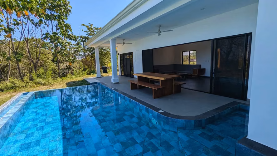 Hogar Nuevo de 3 Dormitorios con Vistas Impresionantes en Santiago – A Pasos de Santa Teresa y Playa Hermosa