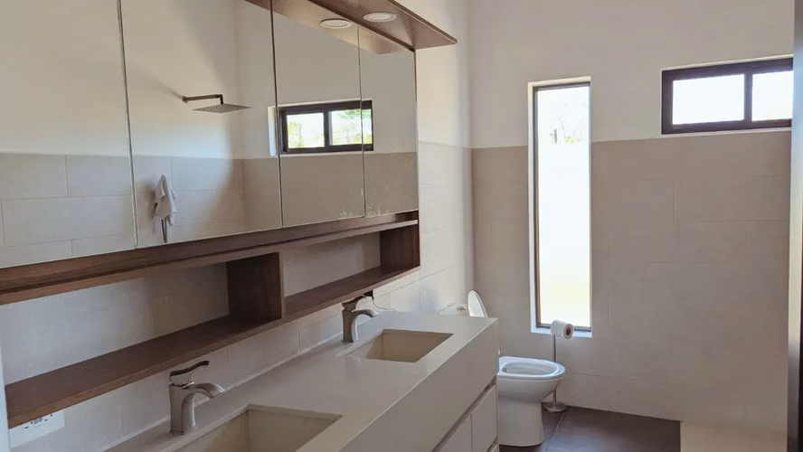Casa a estrenar de 3 dormitorios con impresionantes vistas en Santiago, a pasos de Santa Teresa y Playa Hermosa. - Imagen 7