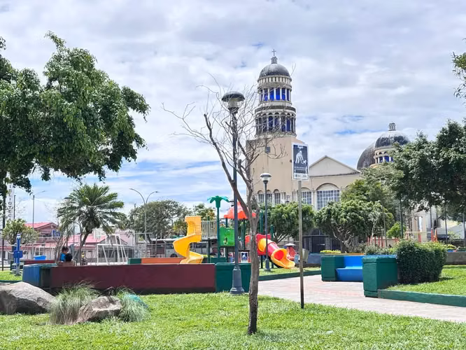 TERRENO COMERCIAL DE PRIMERA EN SAN JOSÉ, COSTA RICA - Imagen 6