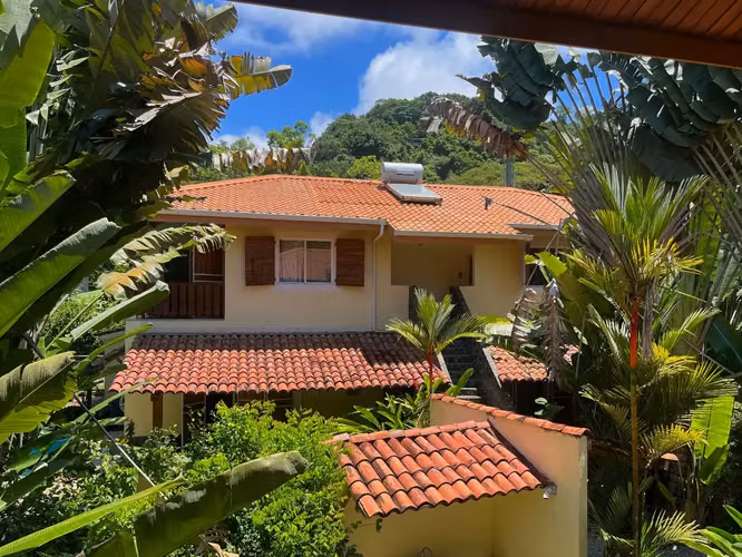 Casa de 2 dormitorios en excelente ubicación + 6 apartamentos de alquiler y piscina a pasos de la playa en el corazón de Santa Teresa