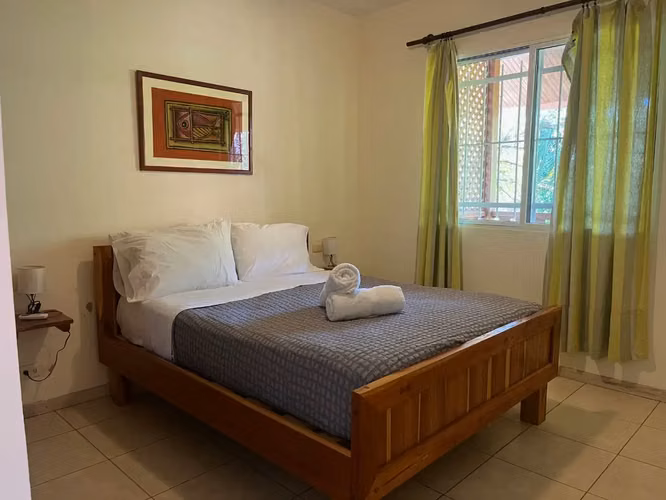 Casa de 2 dormitorios en excelente ubicación + 6 apartamentos de alquiler y piscina a pasos de la playa en el corazón de Santa Teresa - Imagen 6