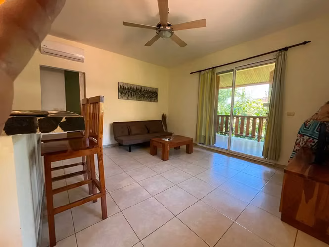 Casa de 2 dormitorios en excelente ubicación + 6 apartamentos de alquiler y piscina a pasos de la playa en el corazón de Santa Teresa - Imagen 3