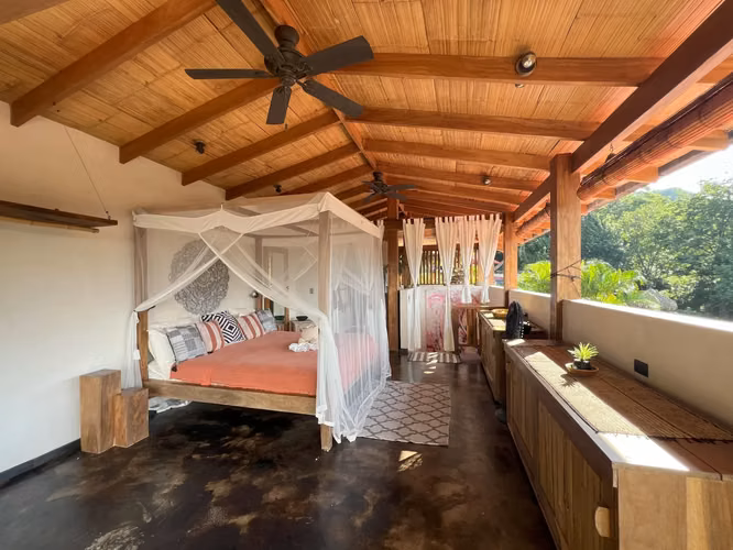 Finca de lujo en Santa Teresa Hills: 3 villas, 1 casa, terraza de yoga, 3 piscinas y vistas al océano y a la selva. - Imagen 12