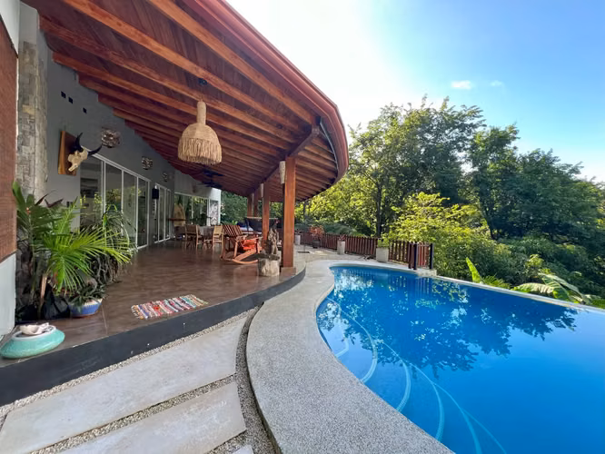 Finca de lujo en Santa Teresa Hills: 3 villas, 1 casa, terraza de yoga, 3 piscinas y vistas al océano y a la selva. - Imagen 15