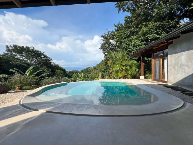 Finca de lujo en Santa Teresa Hills: 3 villas, 1 casa, terraza de yoga, 3 piscinas y vistas al océano y a la selva. - Imagen 2
