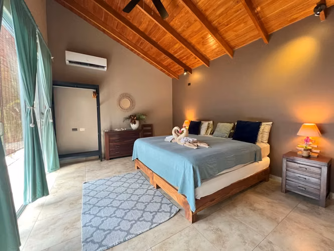 Finca de lujo en Santa Teresa Hills: 3 villas, 1 casa, terraza de yoga, 3 piscinas y vistas al océano y a la selva. - Imagen 20