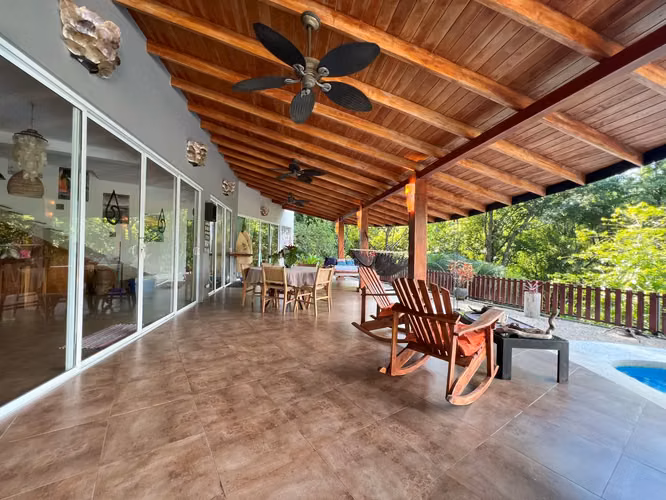 Finca de lujo en Santa Teresa Hills: 3 villas, 1 casa, terraza de yoga, 3 piscinas y vistas al océano y a la selva. - Imagen 16