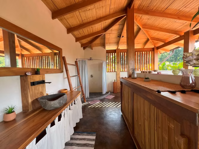 Finca de lujo en Santa Teresa Hills: 3 villas, 1 casa, terraza de yoga, 3 piscinas y vistas al océano y a la selva. - Imagen 11