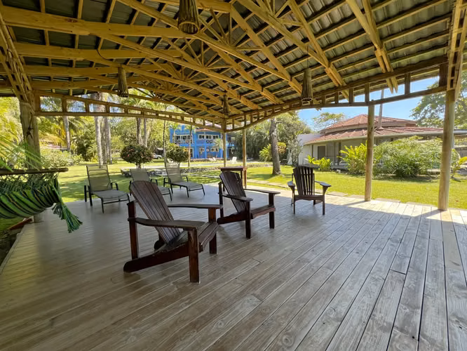 Casa de 7 dormitorios con piscina frente al mar en Santa Teresa: ¡Ingresos por alquiler llave en mano! - Imagen 13