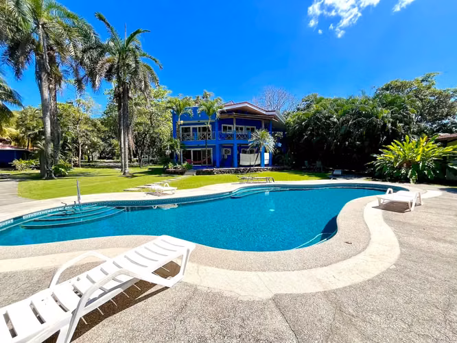 Casa de 7 dormitorios con piscina frente al mar en Santa Teresa: ¡Ingresos por alquiler llave en mano! - Imagen 6