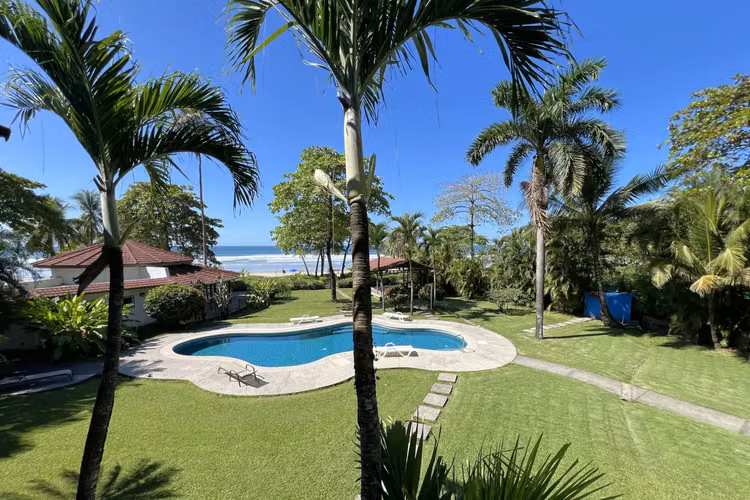 Casa de 7 dormitorios con piscina frente al mar en Santa Teresa: ¡Ingresos por alquiler llave en mano! - Imagen 7