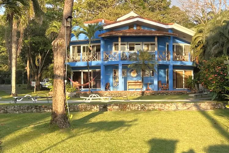 Casa de 7 dormitorios con piscina frente al mar en Santa Teresa: ¡Ingresos por alquiler llave en mano! - Imagen 8