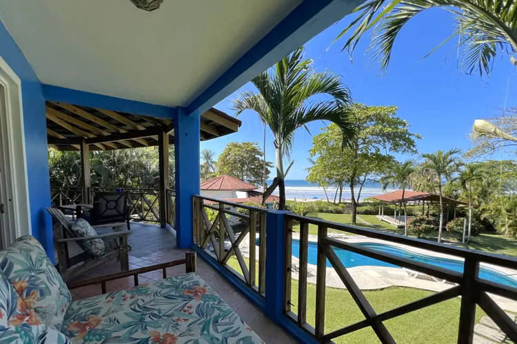 Casa de 7 dormitorios con piscina frente al mar en Santa Teresa: ¡Ingresos por alquiler llave en mano! - Imagen 9