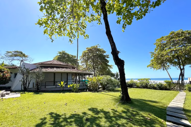 Casa de 7 dormitorios con piscina frente al mar en Santa Teresa: ¡Ingresos por alquiler llave en mano! - Imagen 14