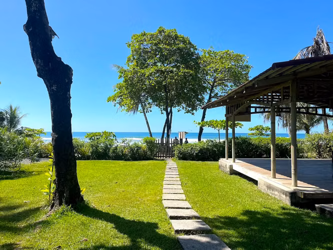 Casa de 7 dormitorios con piscina frente al mar en Santa Teresa: ¡Ingresos por alquiler llave en mano! - Imagen 11