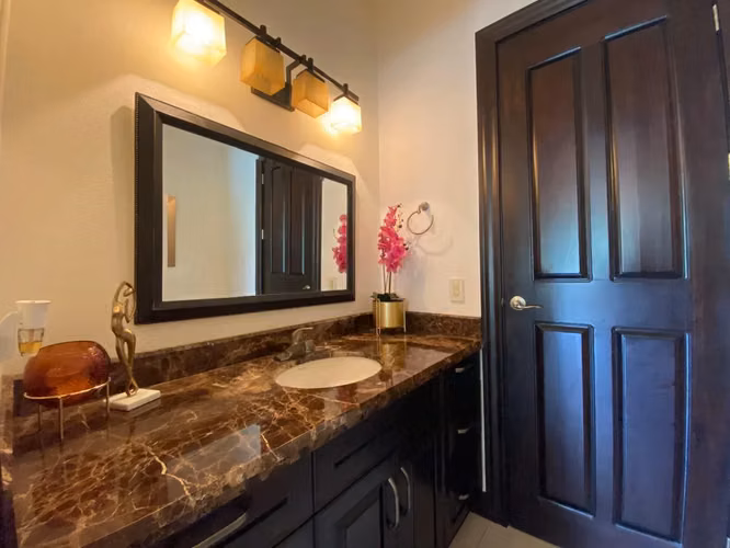 Casa de Lujo en Hacienda Los Reyes con Piscina Privada y vista al campo de Golf - Imagen 7