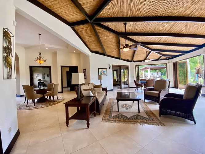 Casa de Lujo en Hacienda Los Reyes con Piscina Privada y vista al campo de Golf - Imagen 5