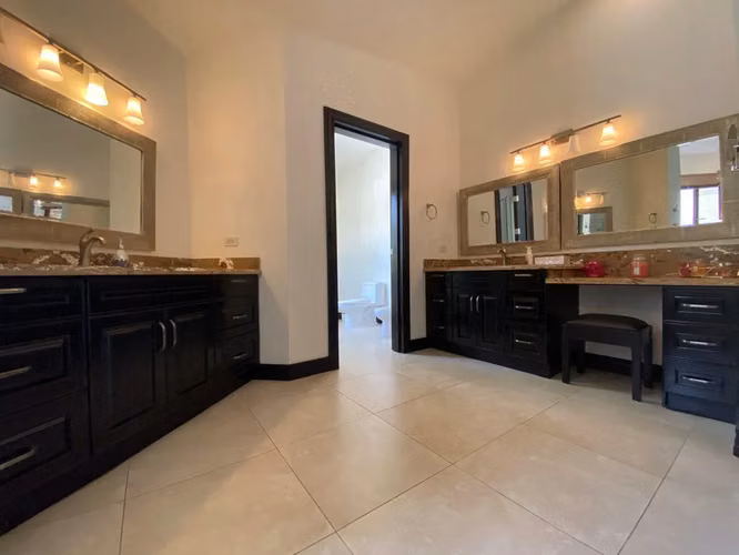 Casa de Lujo en Hacienda Los Reyes con Piscina Privada y vista al campo de Golf - Imagen 11
