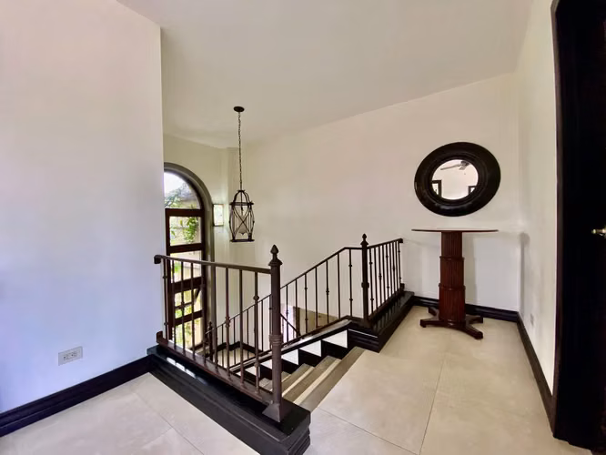 Casa de Lujo en Hacienda Los Reyes con Piscina Privada y vista al campo de Golf - Imagen 19