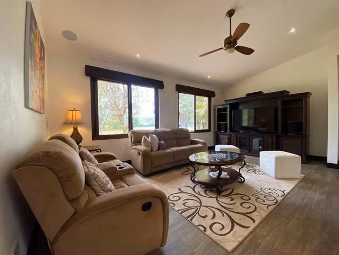 Casa de Lujo en Hacienda Los Reyes con Piscina Privada y vista al campo de Golf - Imagen 16