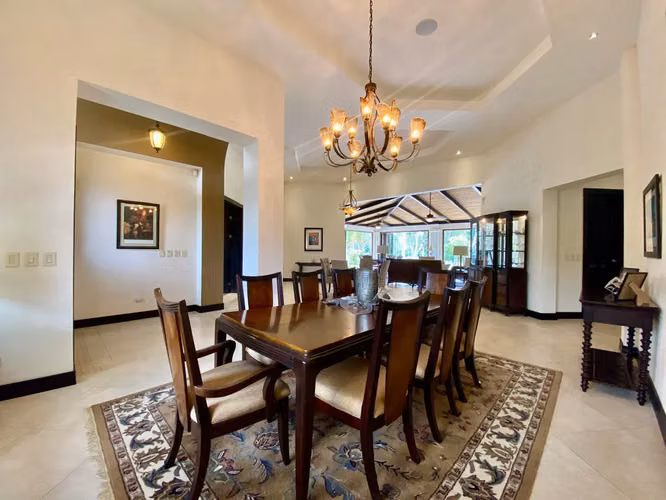Casa de Lujo en Hacienda Los Reyes con Piscina Privada y vista al campo de Golf - Imagen 2