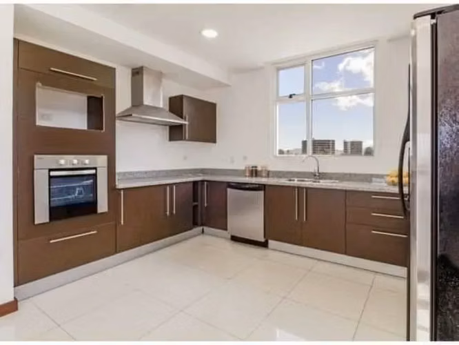 Espacioso Apartamento de Lujo con Vistas Panorámicas en Escazú, San José - Imagen 3