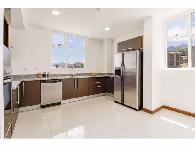 Espacioso Apartamento de Lujo con Vistas Panorámicas en Escazú, San José - Imagen 4