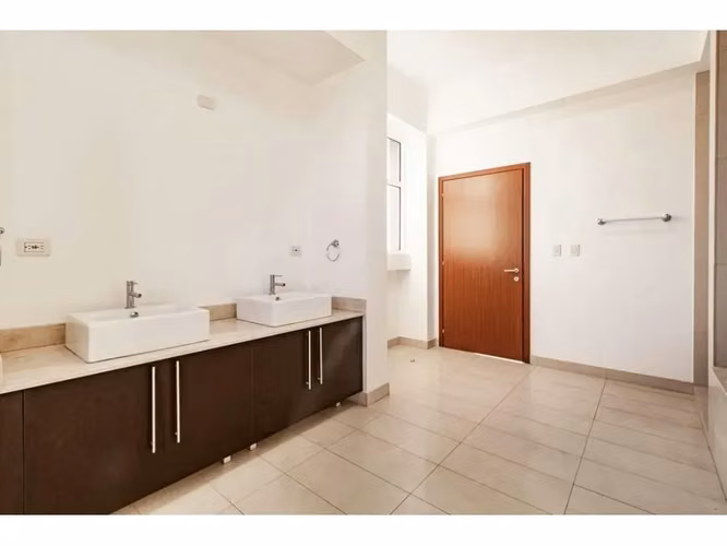 Espacioso Apartamento de Lujo con Vistas Panorámicas en Escazú, San José - Imagen 8