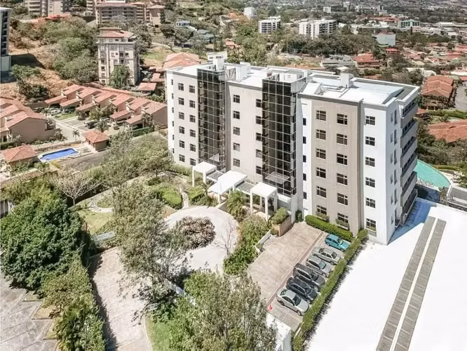Espacioso Apartamento de Lujo con Vistas Panorámicas en Escazú, San José - Imagen 2