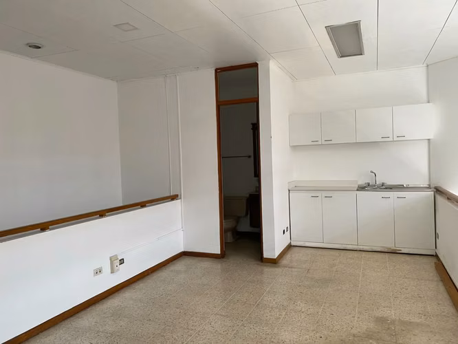 Prime Espacio Comercial Moderno de 741m2 en Escazú, San José - Imagen 8