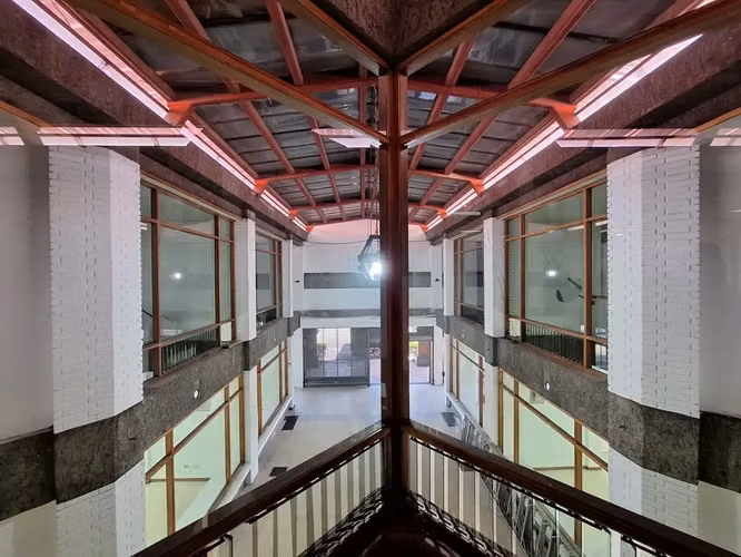 Prime Espacio Comercial Moderno de 741m2 en Escazú, San José - Imagen 5