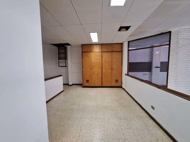 Prime Espacio Comercial Moderno de 741m2 en Escazú, San José - Imagen 11