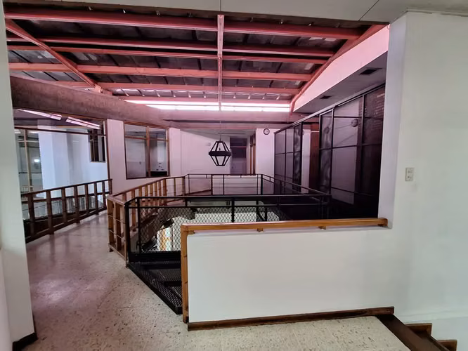 Prime Espacio Comercial Moderno de 741m2 en Escazú, San José - Imagen 10