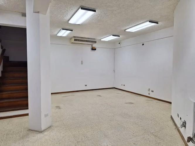 Prime Espacio Comercial Moderno de 741m2 en Escazú, San José - Imagen 12