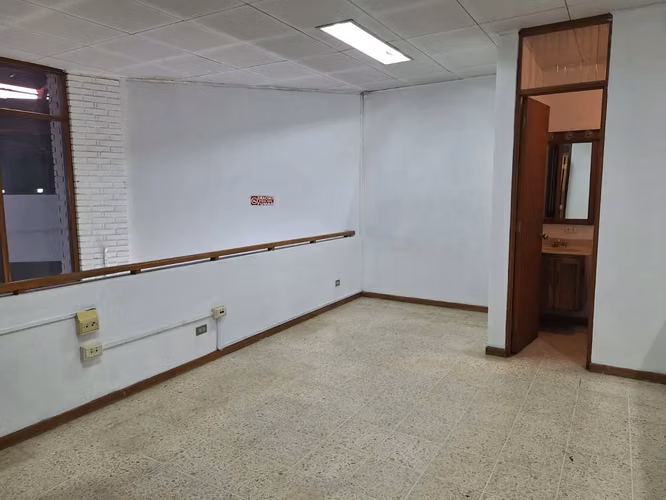 Prime Espacio Comercial Moderno de 741m2 en Escazú, San José - Imagen 15