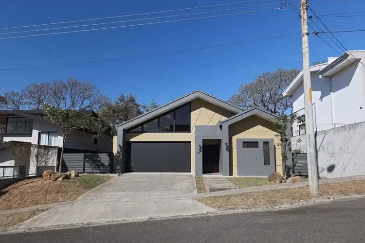 Impressive New Modern 2-Bedroom, 2-Bathroom Home in La Garita, Alajuela, Built in 2022