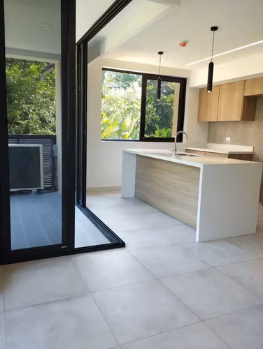 Adquiera un pedazo de paraíso: Impresionante condominio nuevo en Playa Jacó - Imagen 14